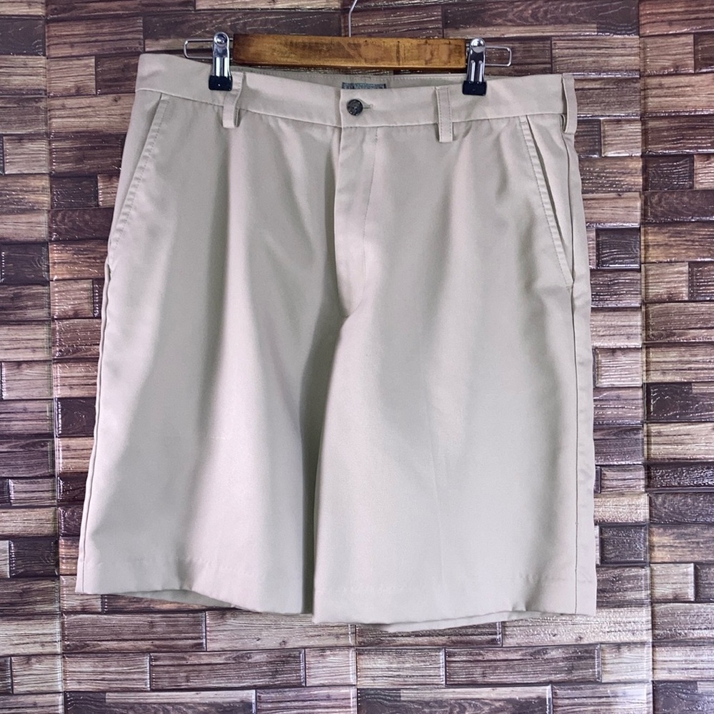 EUC Mens 34 IZOD Golf Tan Flat Front Shorts